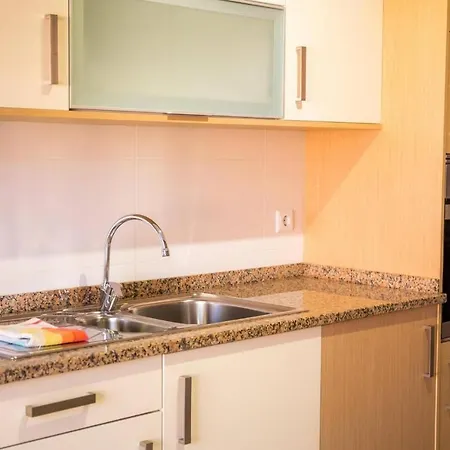 Large Modern 1 Bed With Pool Апартаменты *