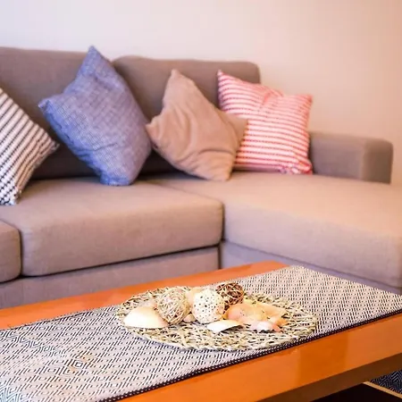 Large Modern 1 Bed With Pool Лагуш
