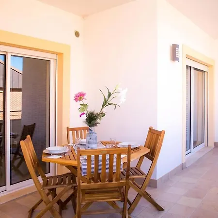 Large Modern 1 Bed With Pool Lagos