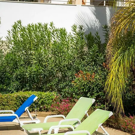 Apartment Large Modern 1 Bed With Pool