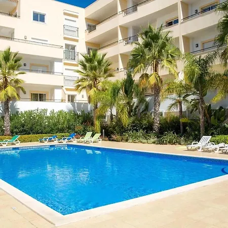 Large Modern 1 Bed With Pool
