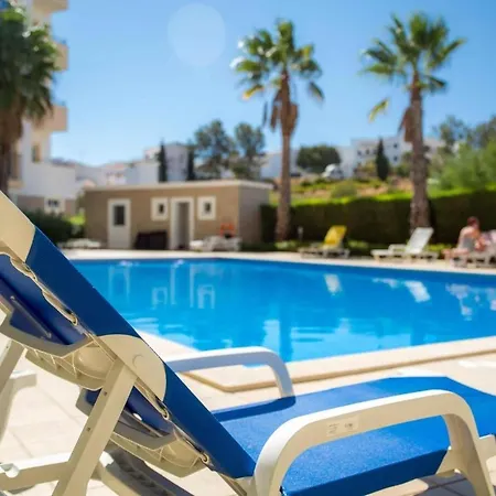 Apartment Large Modern 1 Bed With Pool